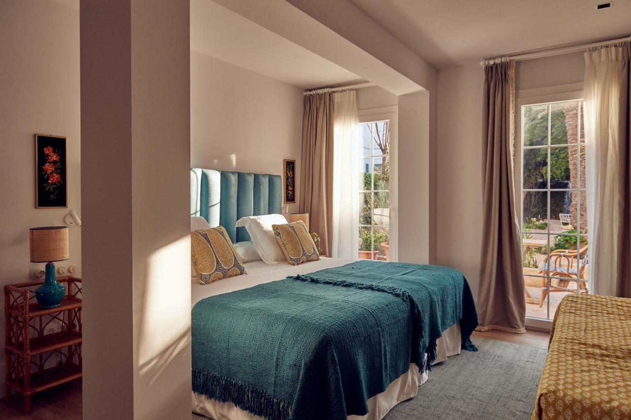 Hotel Cristine Bedfor Mahon Exterior foto