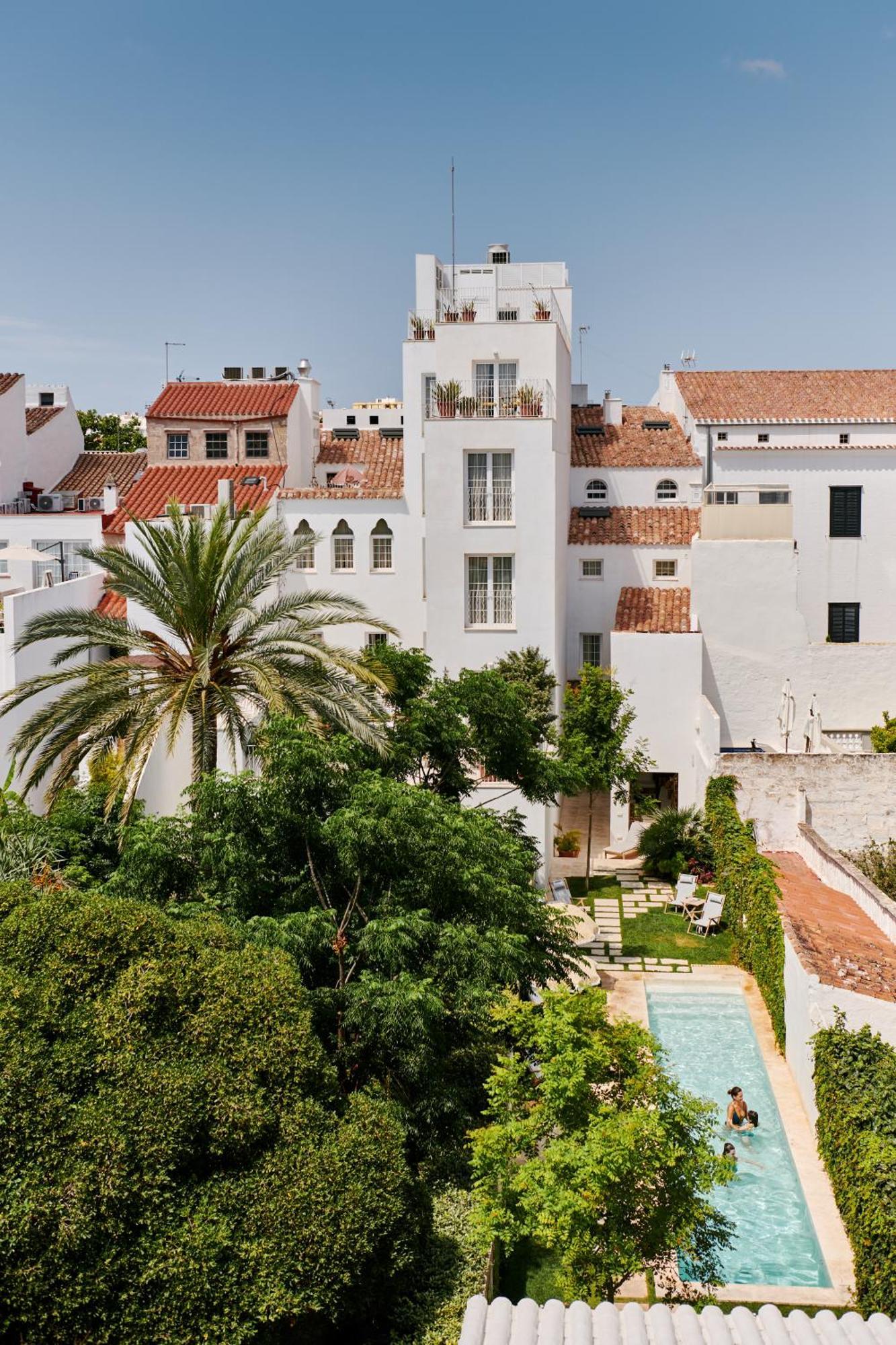 Hotel Cristine Bedfor Mahon Exterior foto